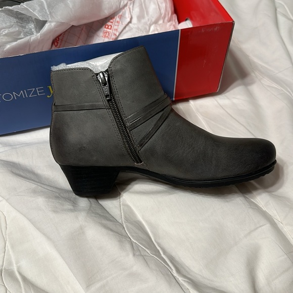 Abeo Booties NWT! - Picture 4 of 8